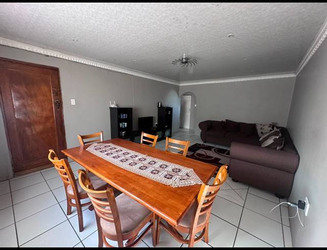 2 BEDROOM FREEHOLD FOR SALE IN SCENERY PARK